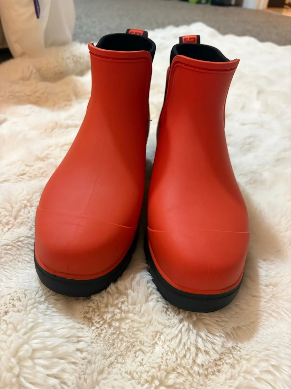 UGG Tangerine Chelsea Rain Booties